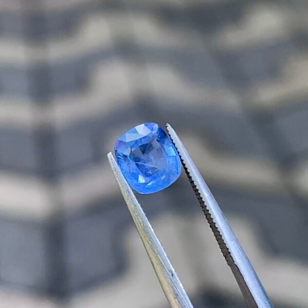 0.96ct Blue Sapphire (Un-heated) - Image 5
